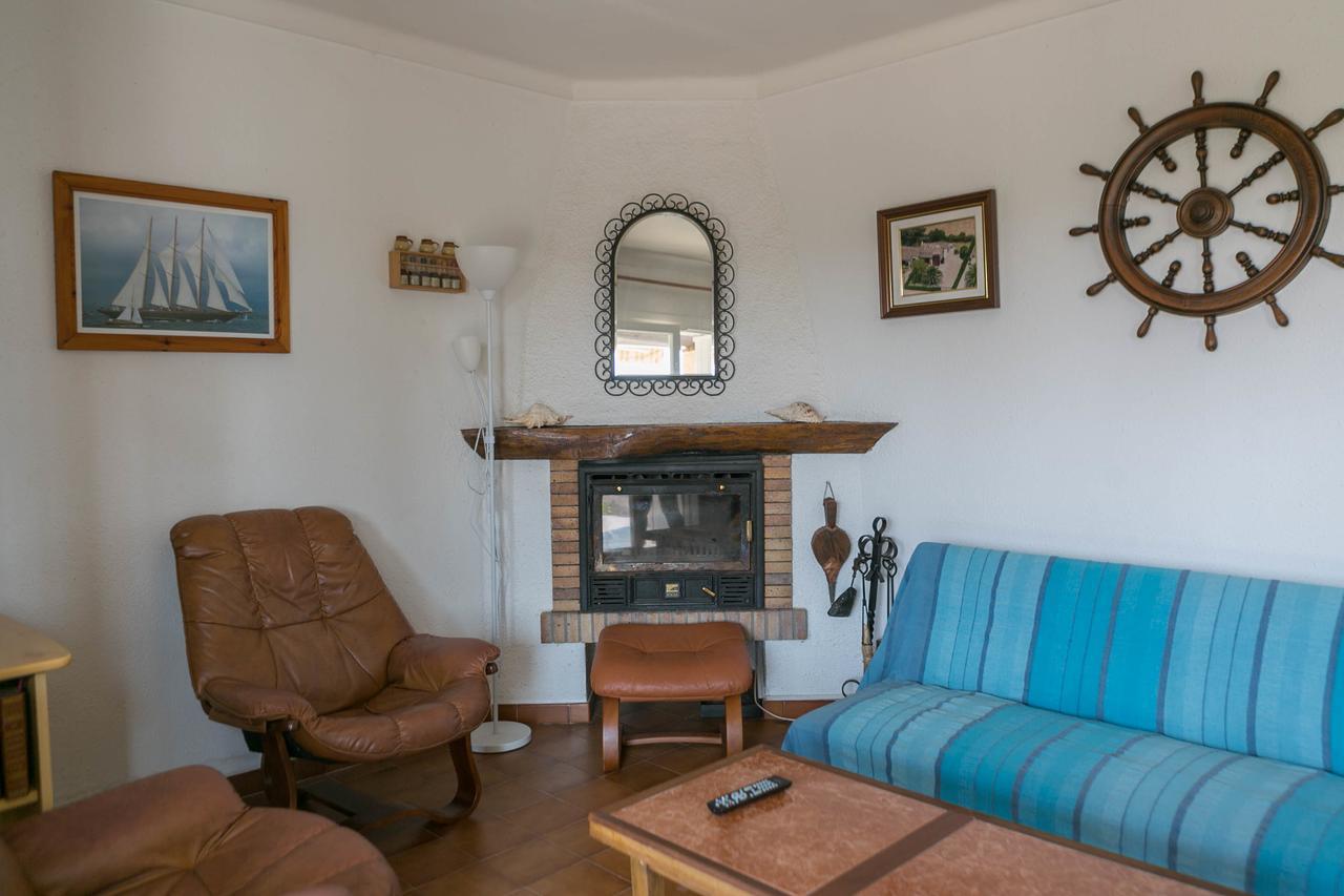 Apartamento 2 Bedroom Semi-detached House In Urb. Torre Gran, L'estartit. Great Garden And Community Pool