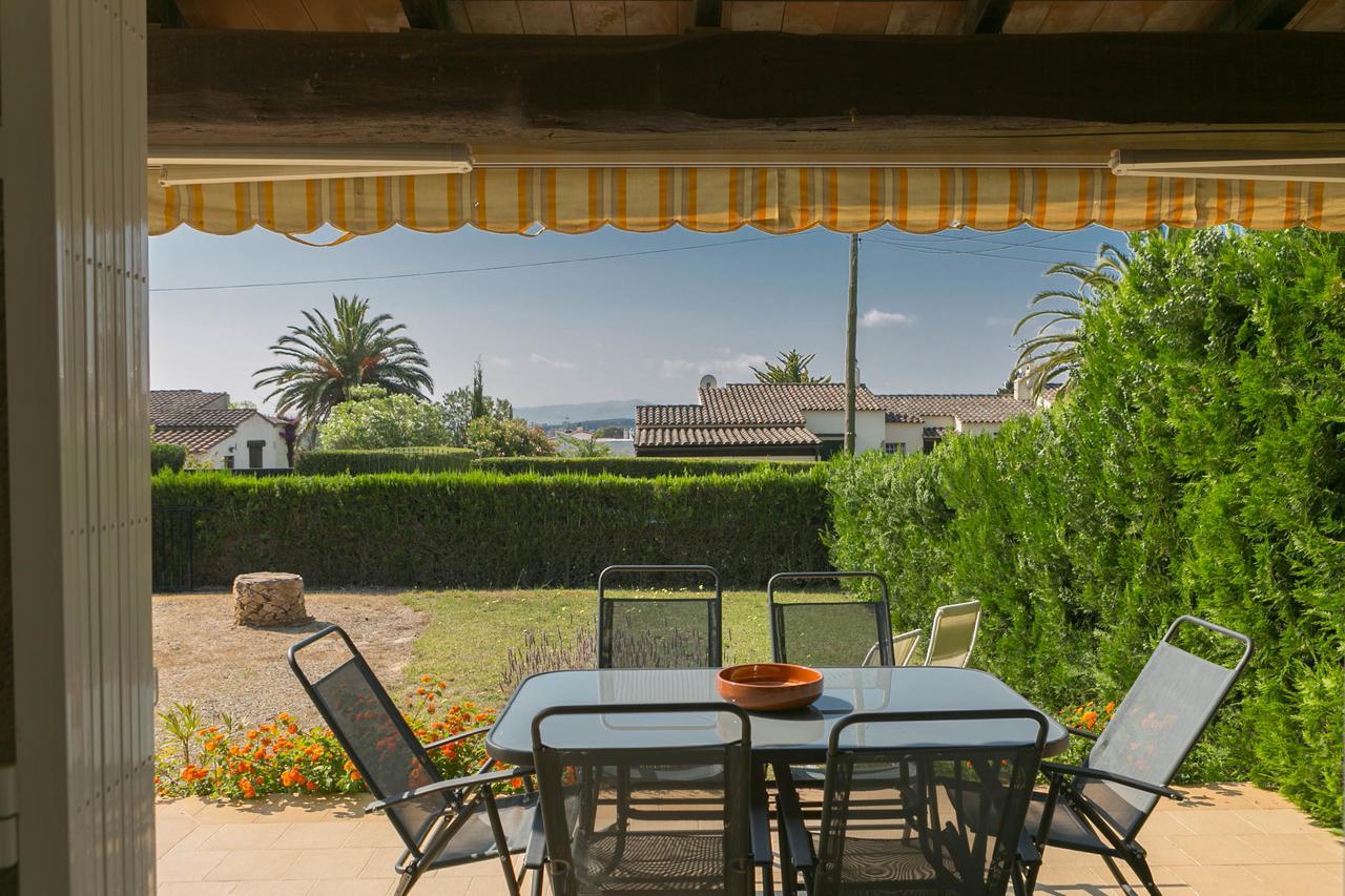 Apartamento 2 Bedroom Semi-detached House In Urb. Torre Gran, L'estartit. Great Garden And Community Pool