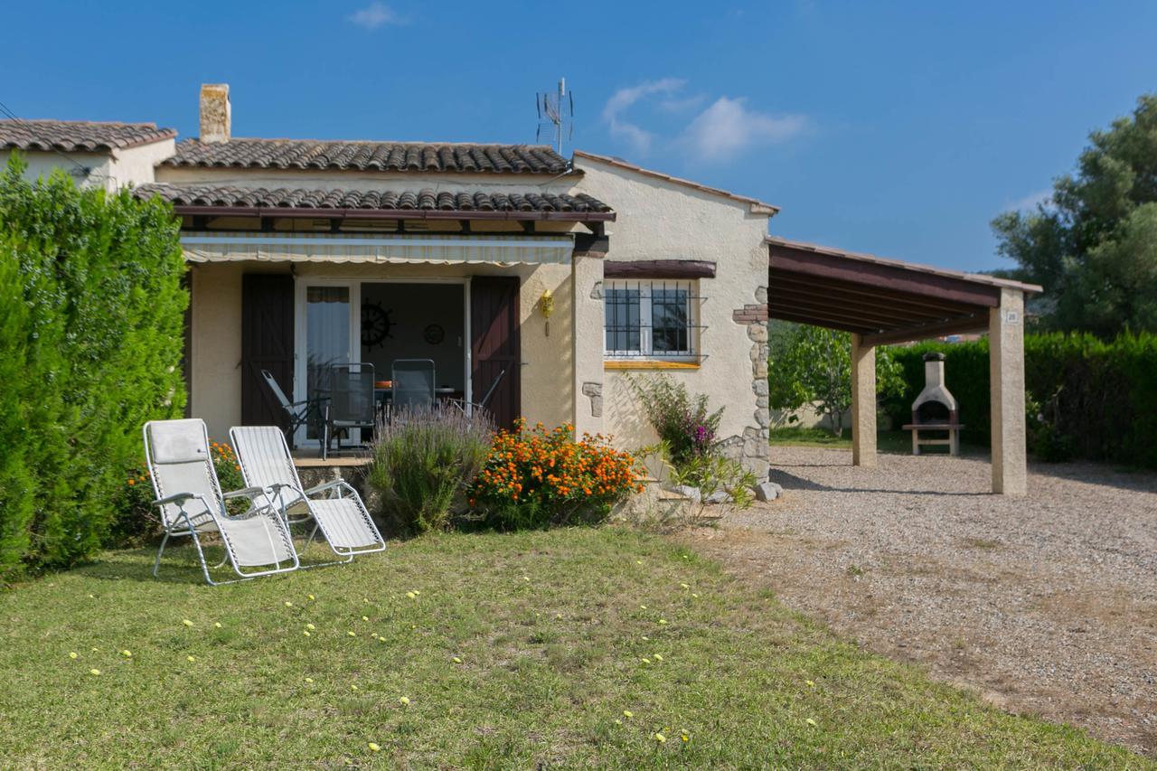 Apartamento 2 Bedroom Semi-detached House In Urb. Torre Gran, L'estartit. Great Garden And Community Pool *