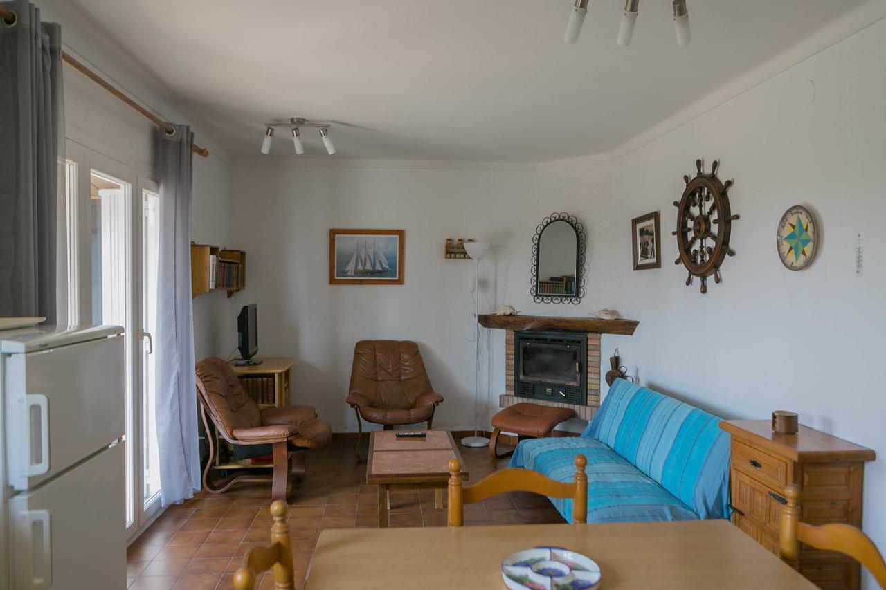 Apartamento 2 Bedroom Semi-detached House In Urb. Torre Gran, L'estartit. Great Garden And Community Pool Torroella de Montgrí