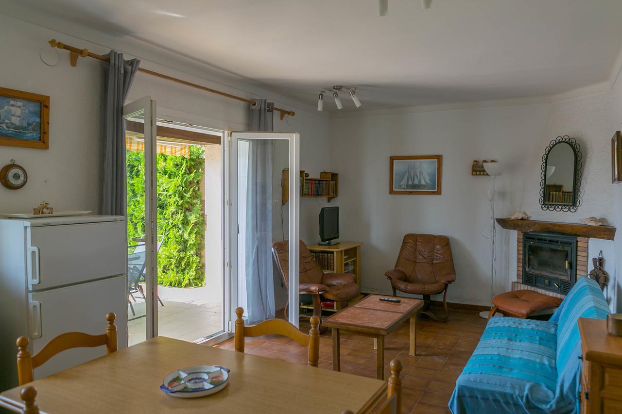 Apartamento 2 Bedroom Semi-detached House In Urb. Torre Gran, L'estartit. Great Garden And Community Pool Torroella de Montgrí