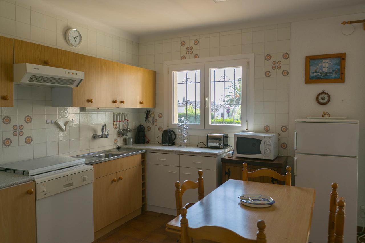 Apartamento 2 Bedroom Semi-detached House In Urb. Torre Gran, L'estartit. Great Garden And Community Pool *