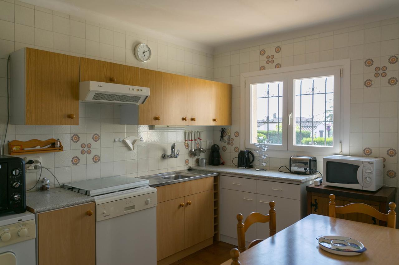 Apartamento 2 Bedroom Semi-detached House In Urb. Torre Gran, L'estartit. Great Garden And Community Pool *