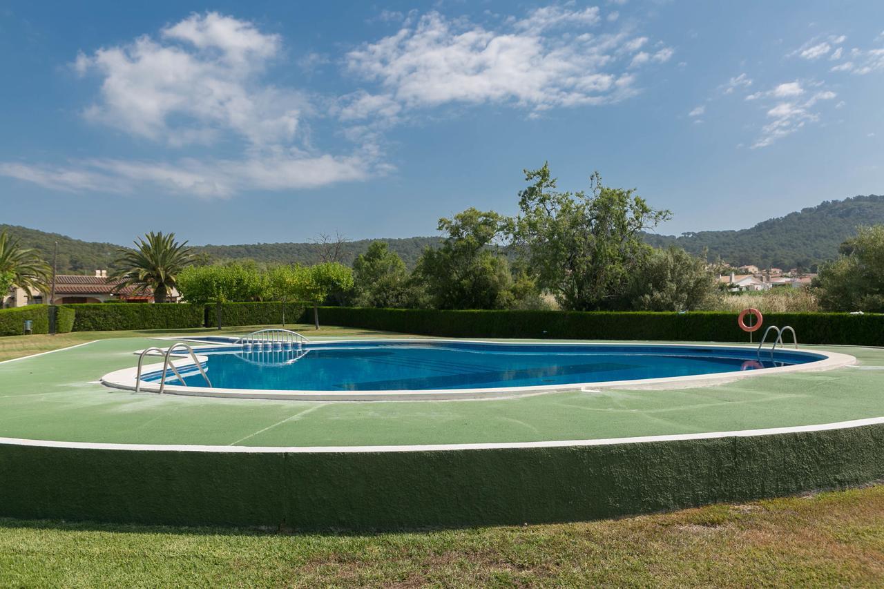Apartamento 2 Bedroom Semi-detached House In Urb. Torre Gran, L'estartit. Great Garden And Community Pool Torroella de Montgrí