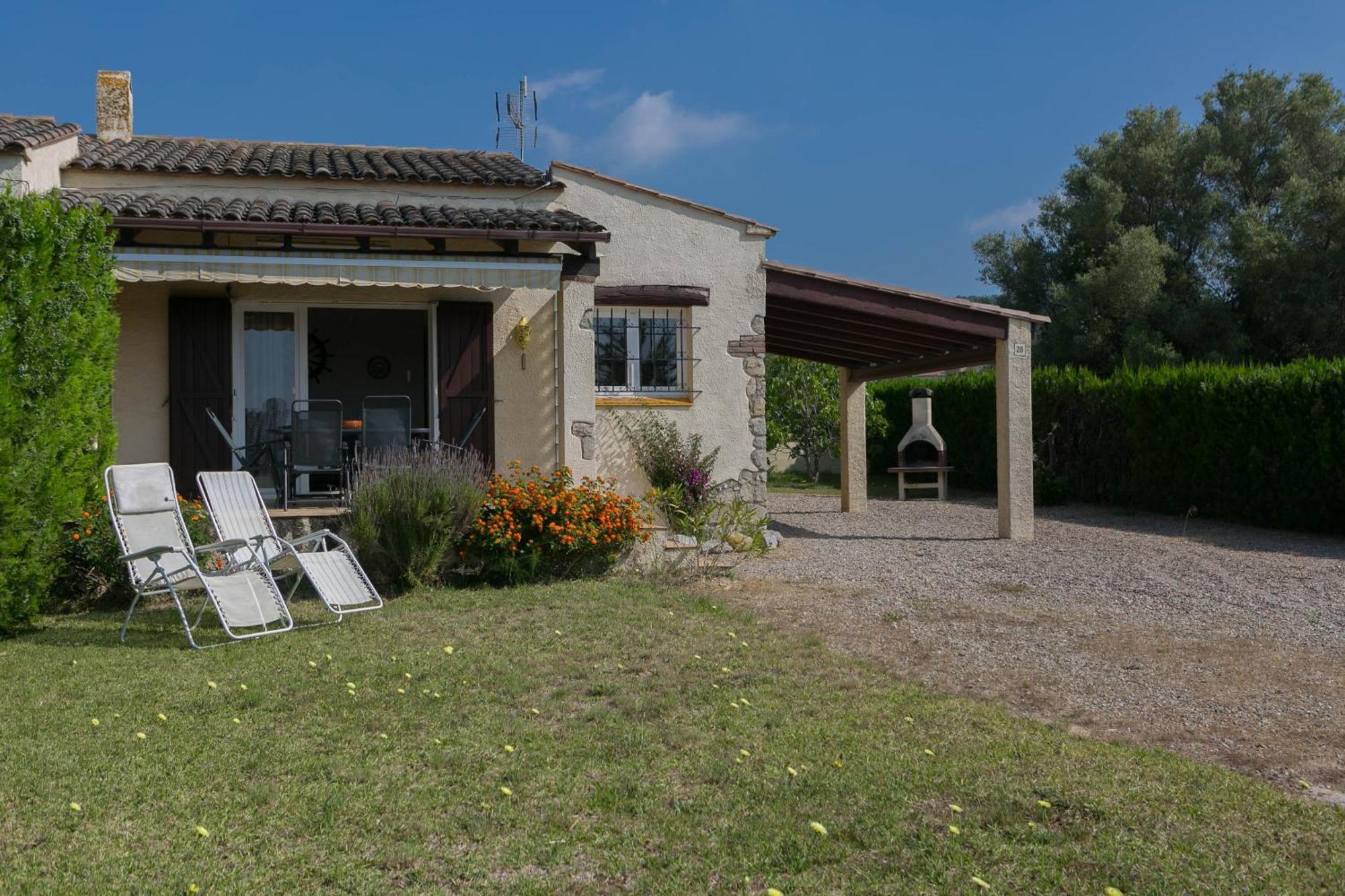 2 Bedroom Semi-detached House In Urb. Torre Gran, L'estartit. Great Garden And Community Pool