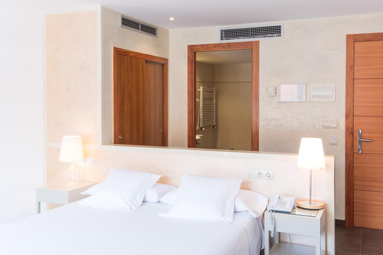 Carmen Hotel Roses
