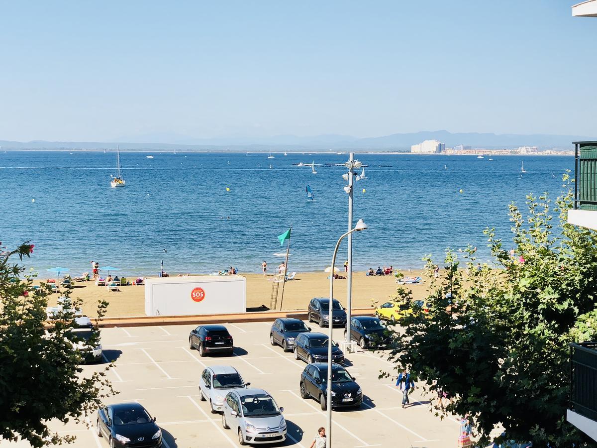 Llotja - En La Playa Y El Centro De Roses