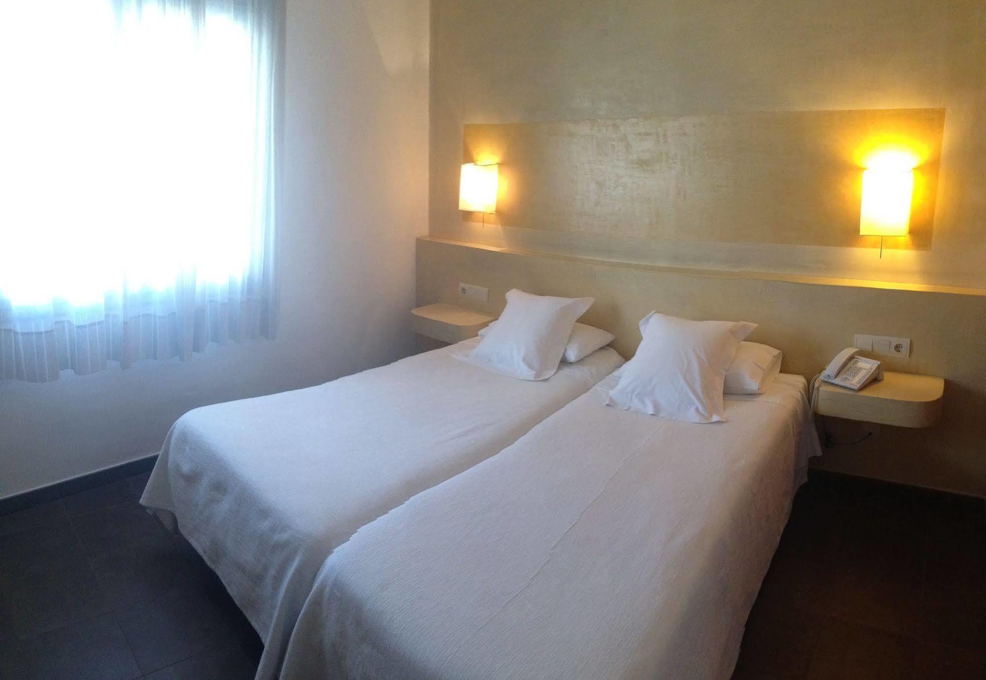 Carmen Hotel Roses