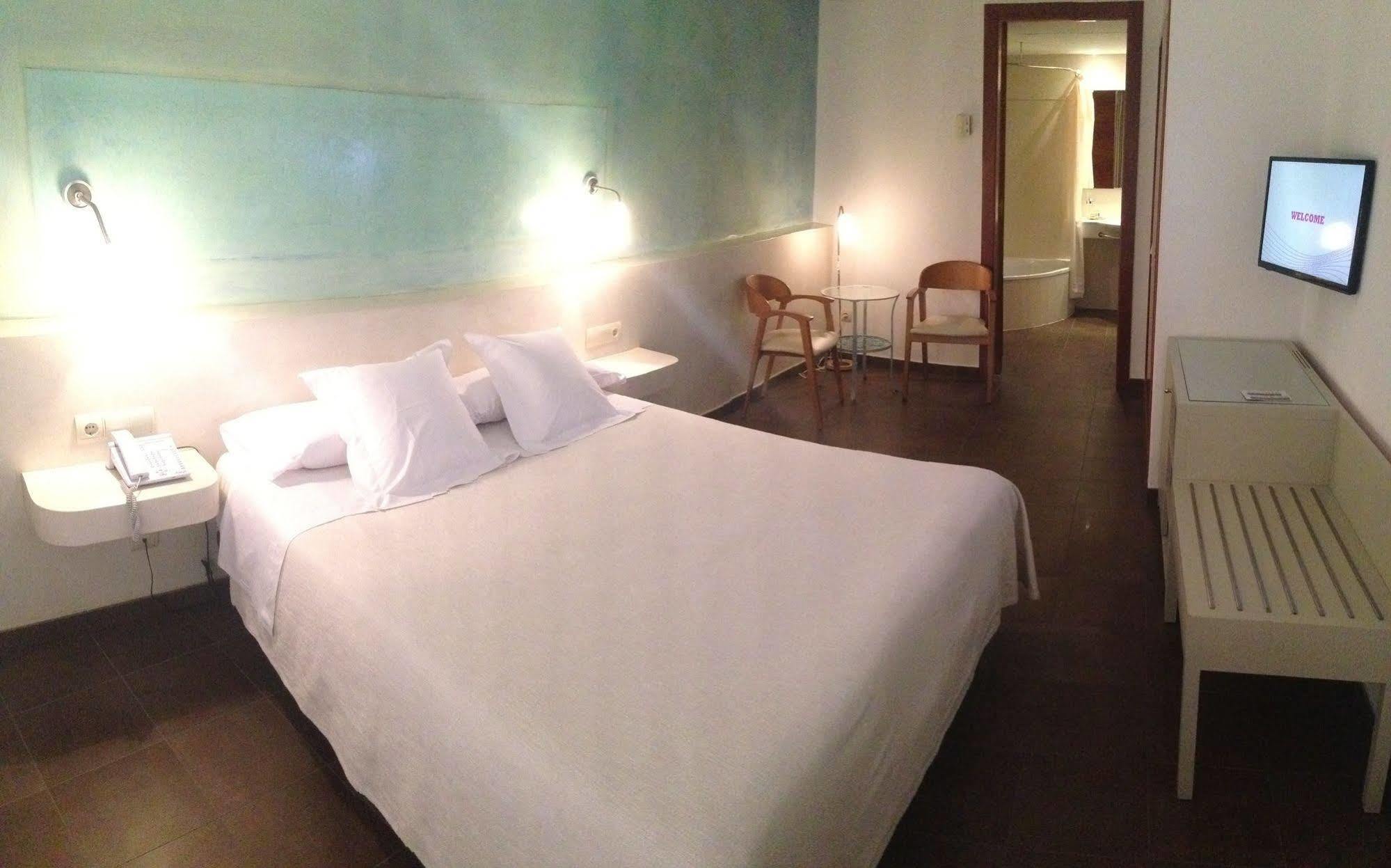 Carmen Hotel Roses