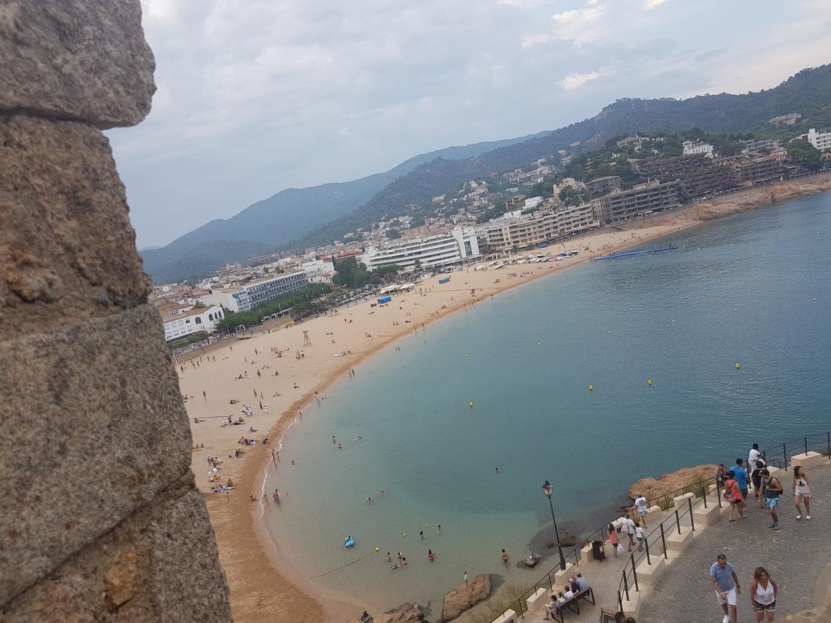 Lydia's With Castle View *