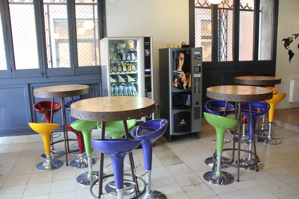Hostal Equity Point Hostel Girona *