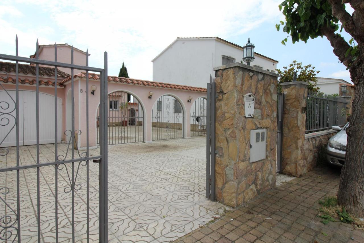 Apart-rent Casa Creus 8a * Ampuriabrava