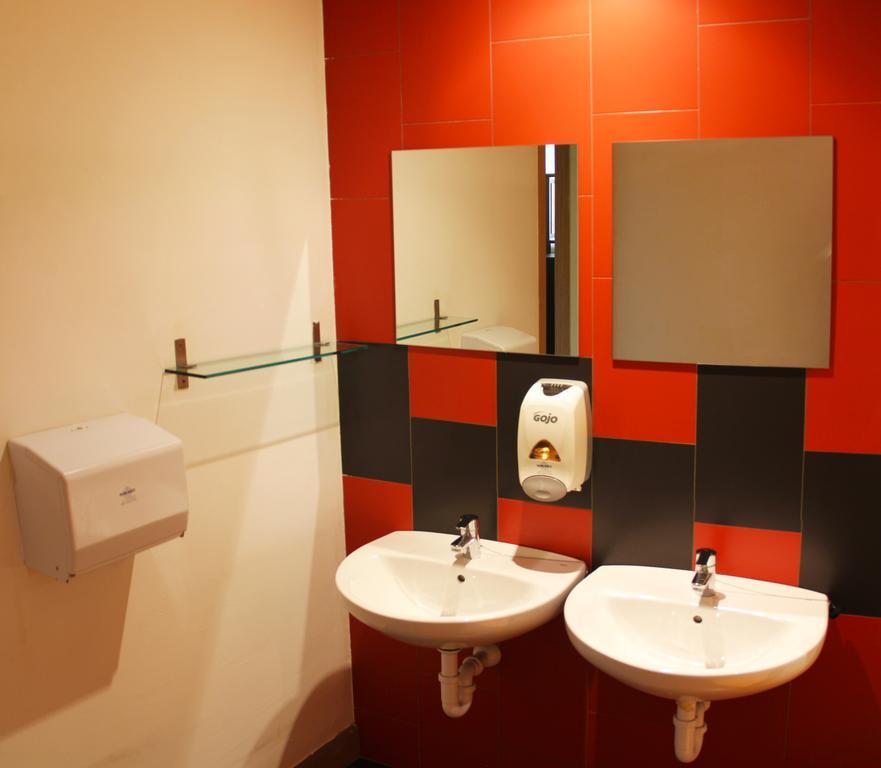 Hostal Equity Point Hostel Girona