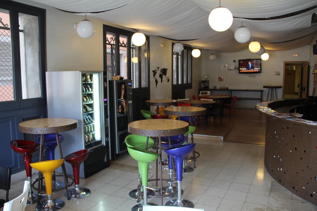 Equity Point Hostel Girona Hostal