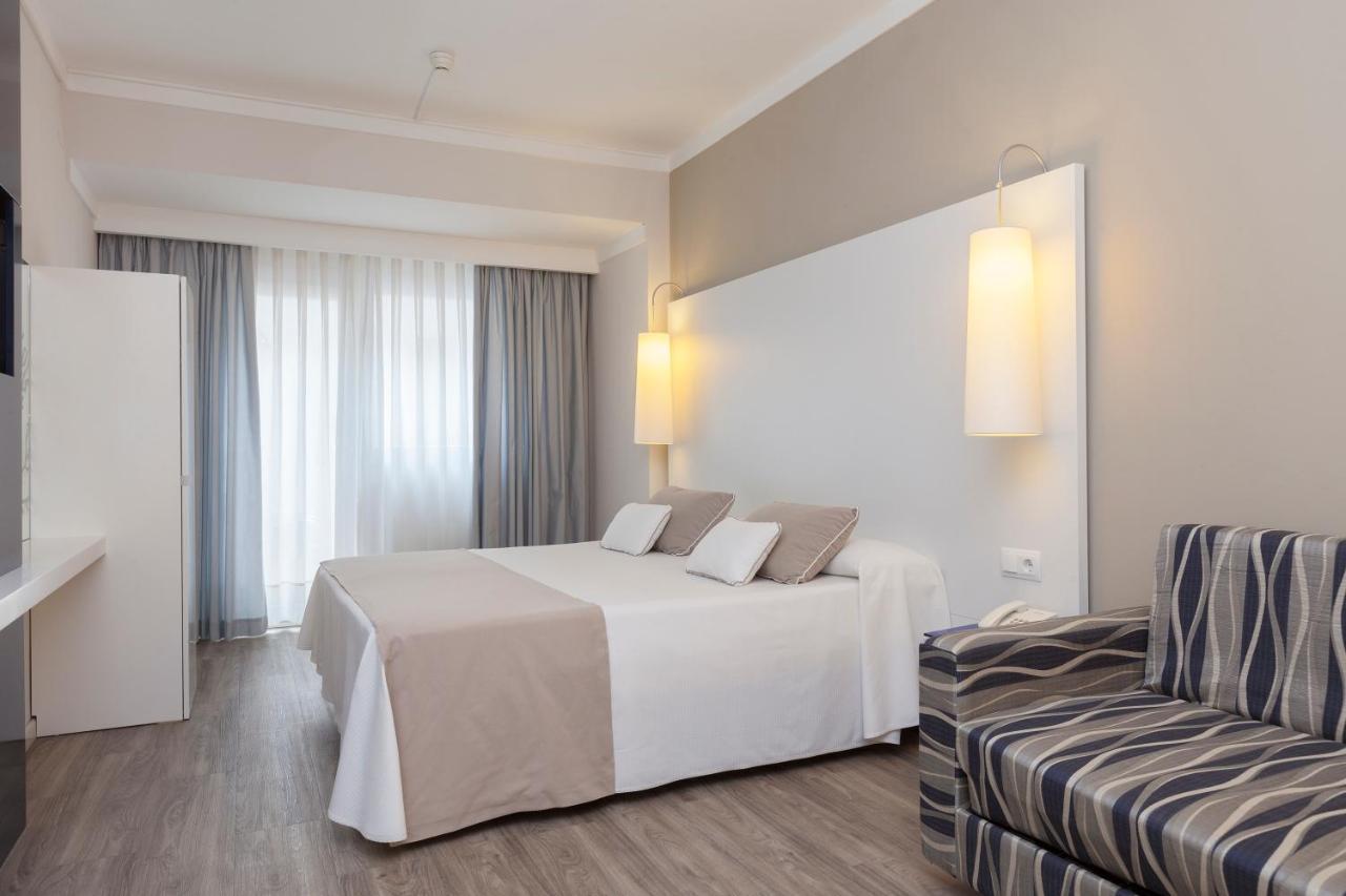 Hotel Canyelles Platja 4*