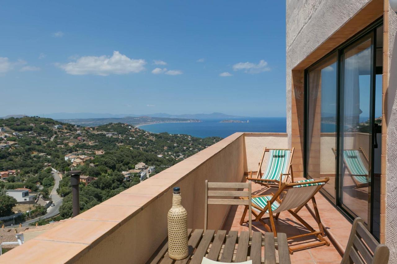 2 Bedroom In Center. Sea Views, Terrace And Pool Apartamento