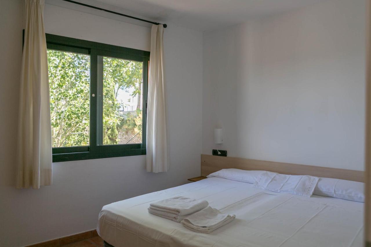 2 Bedroom In Center. Sea Views, Terrace And Pool Begur