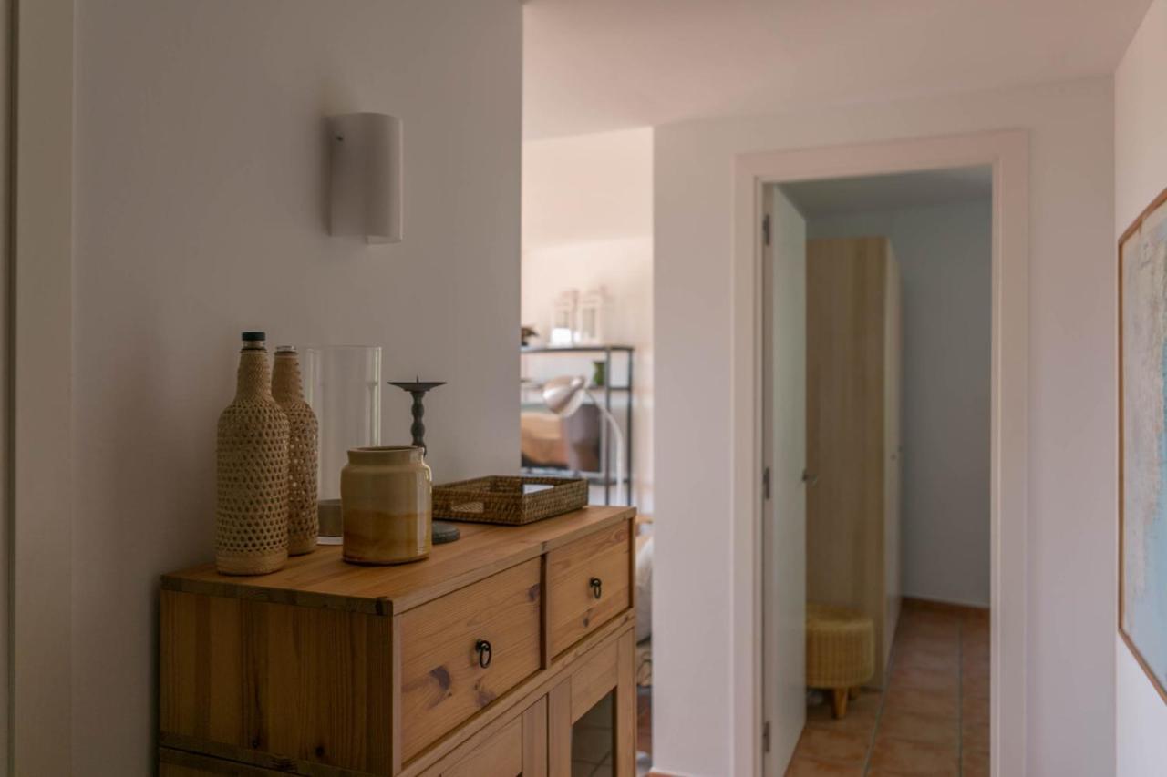 2 Bedroom In Center. Sea Views, Terrace And Pool Apartamento *