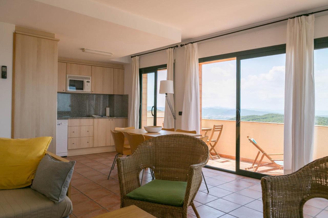 2 Bedroom In Center. Sea Views, Terrace And Pool * Begur