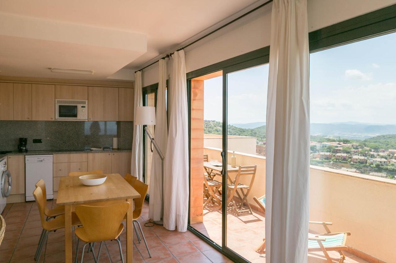 2 Bedroom In Center. Sea Views, Terrace And Pool Apartamento