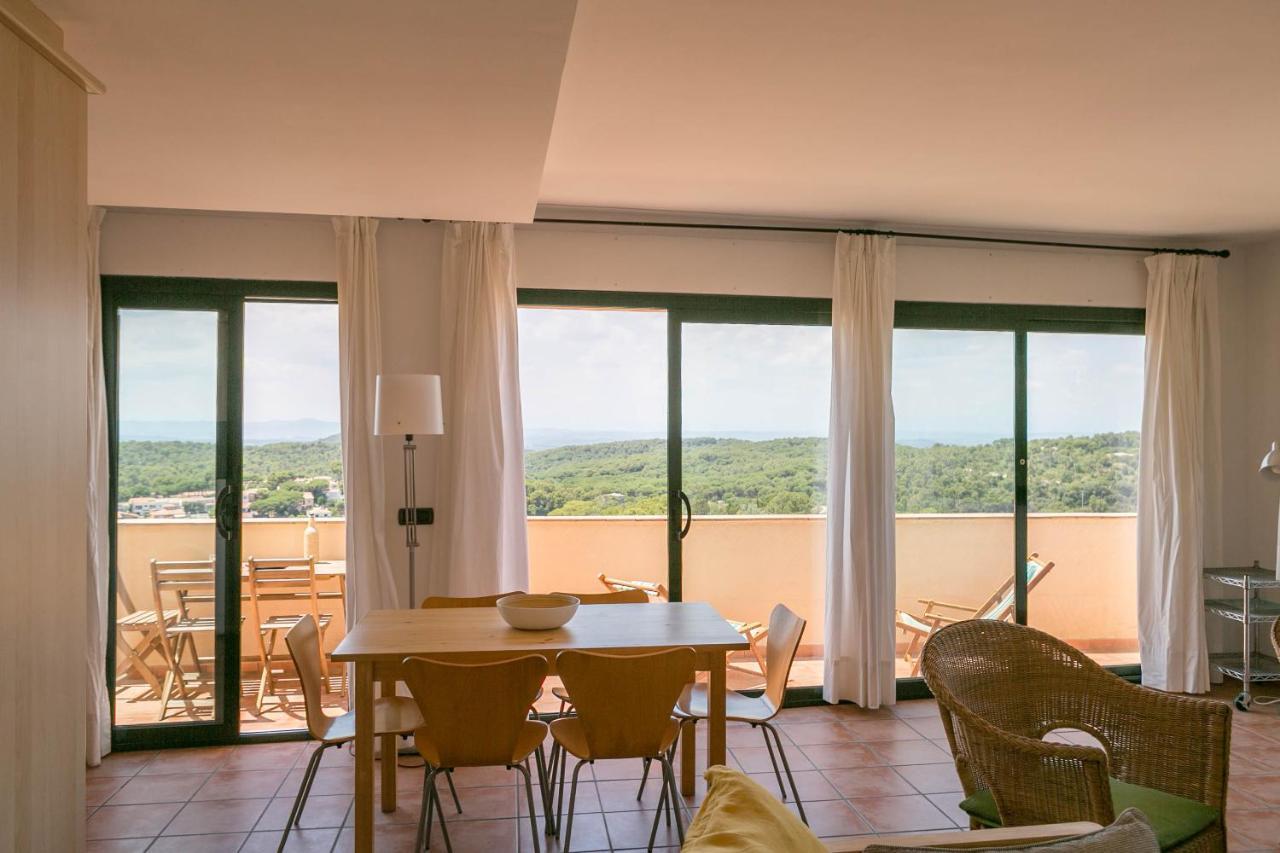 2 Bedroom In Center. Sea Views, Terrace And Pool *