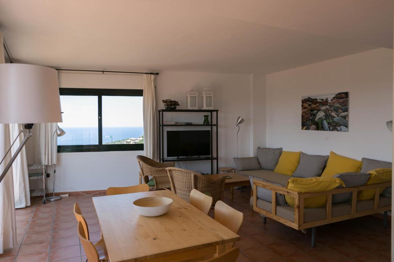Apartamento 2 Bedroom In Center. Sea Views, Terrace And Pool