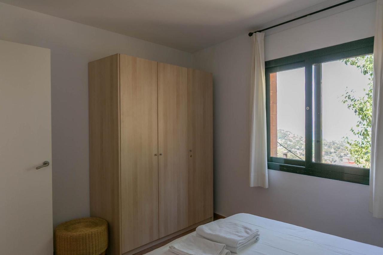 2 Bedroom In Center. Sea Views, Terrace And Pool