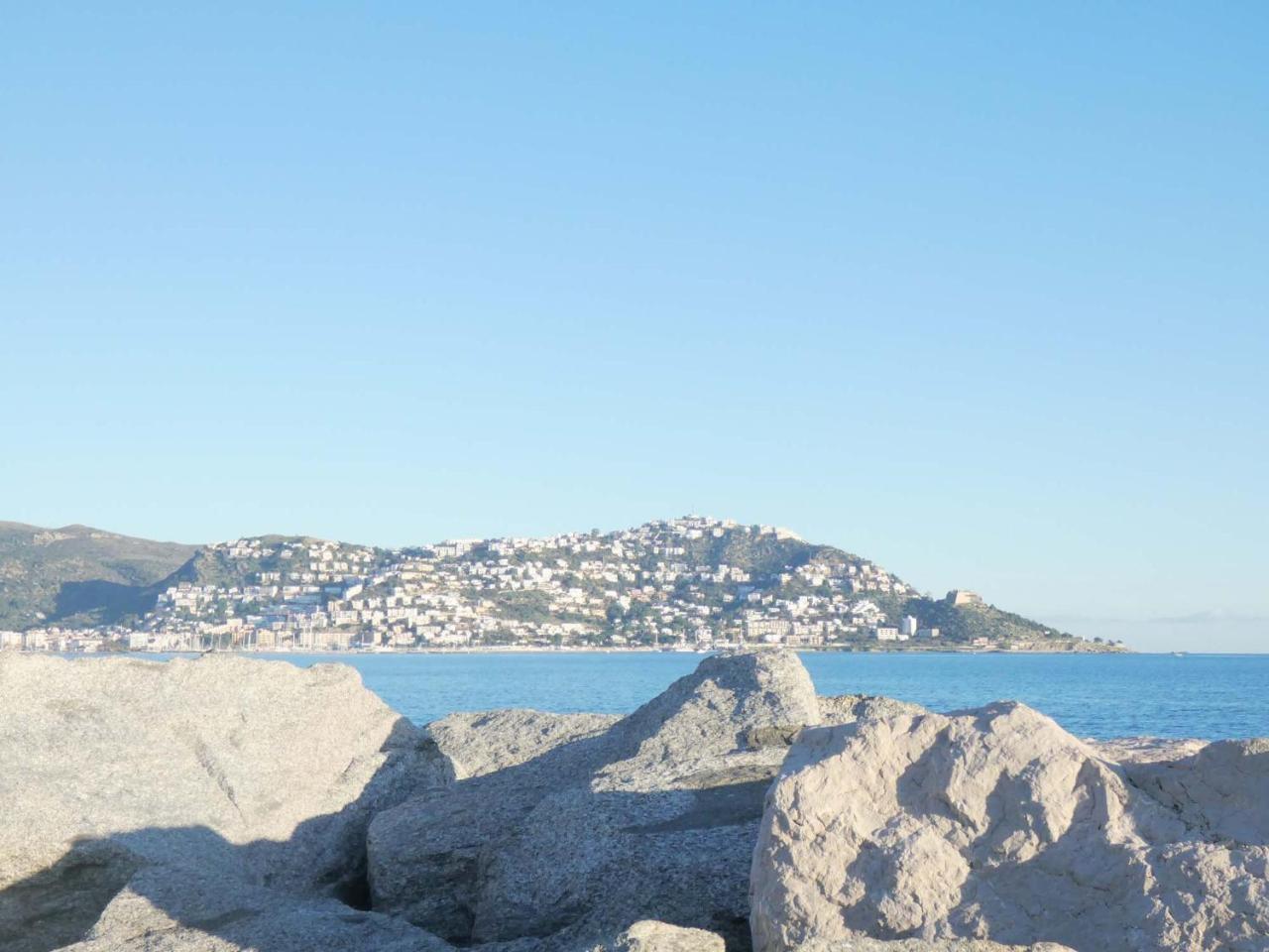 Mare Nostrum 131 Rosas