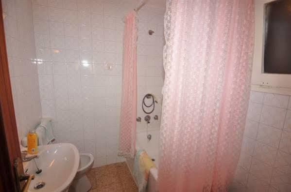 Can Salvador Guest house Roses