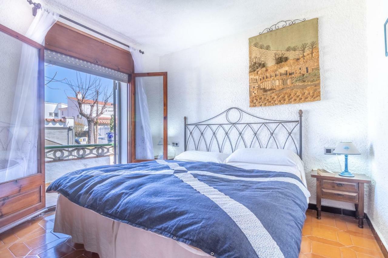 Goldhome - Requesens Holiday home