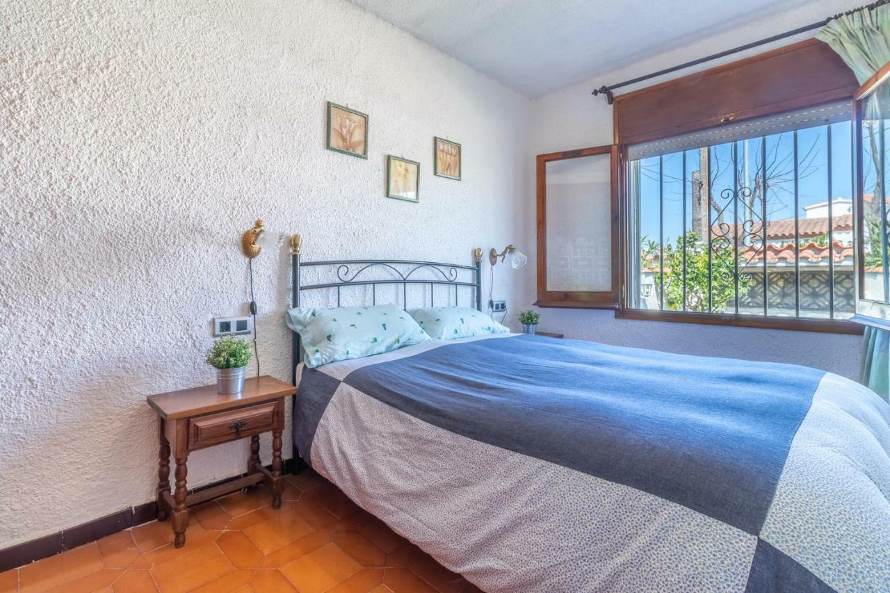 Goldhome - Requesens Holiday home