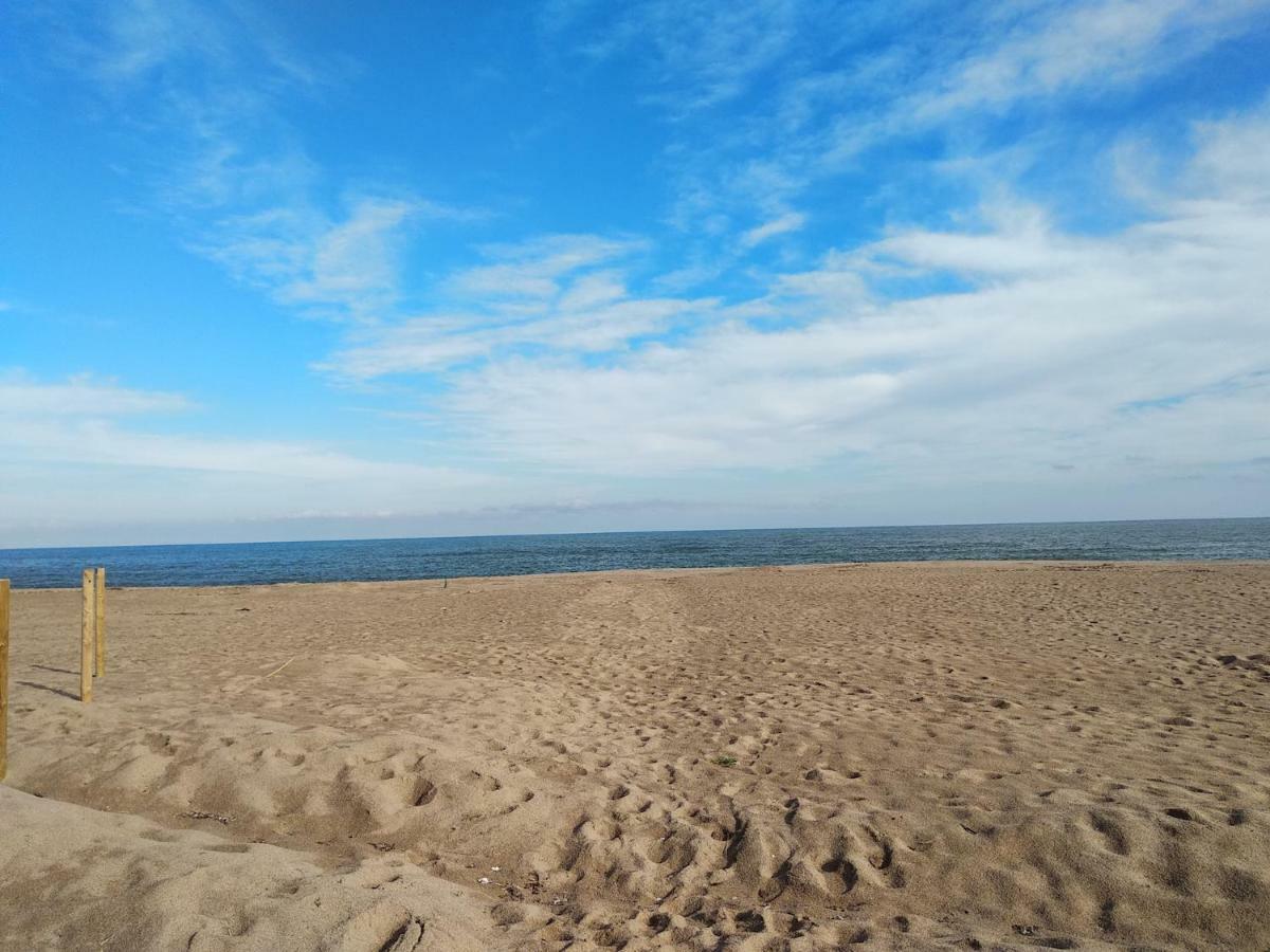 Apartamento Sea Front In Platja With Terrace And Parking