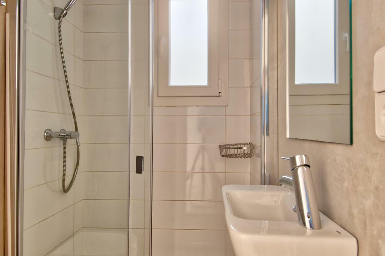 Apartment Centre, Totally Refurbished *