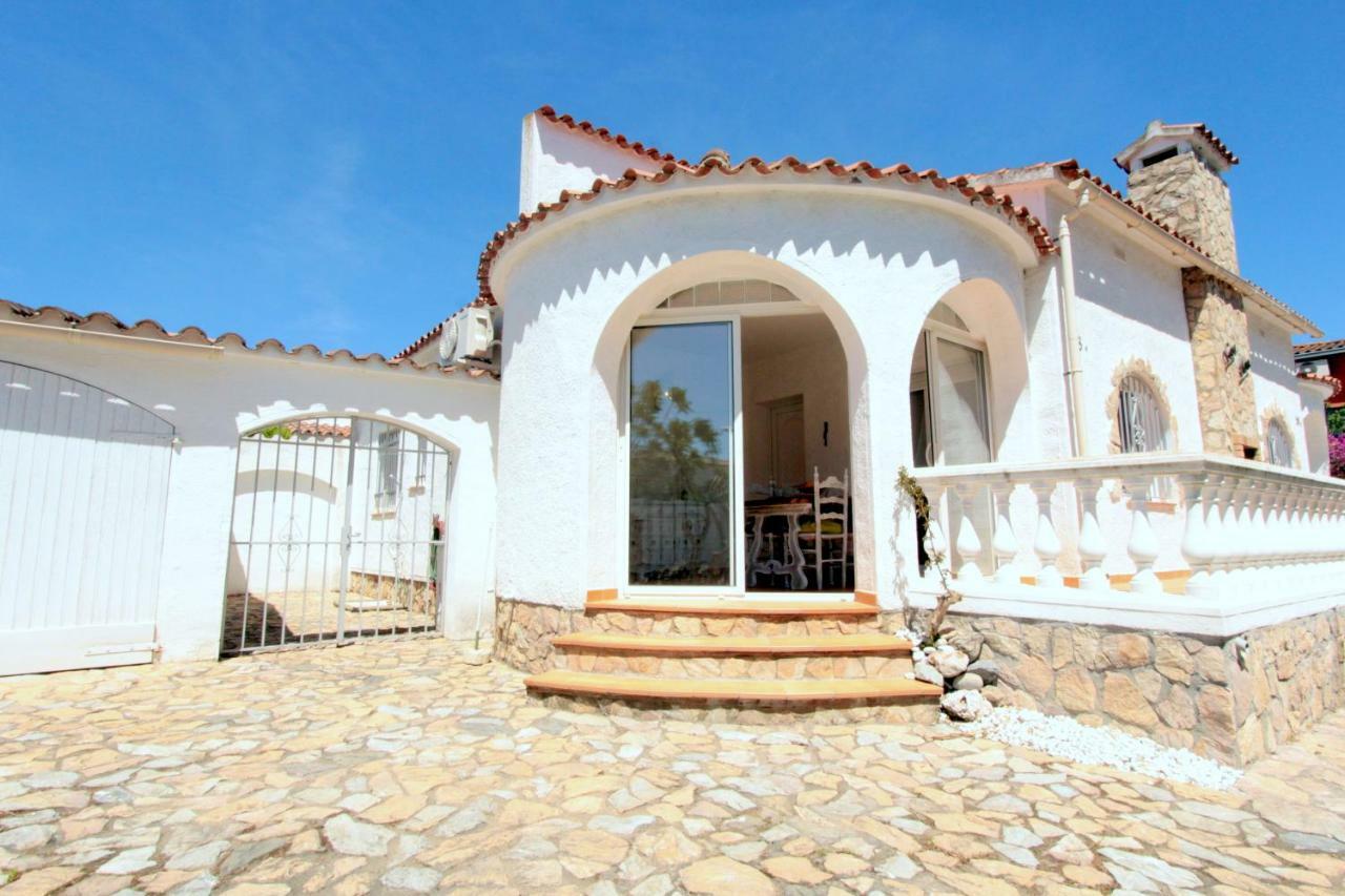 Сasa de vacaciones Leon Inmo Requesens 58 A - 10191 Ampuriabrava