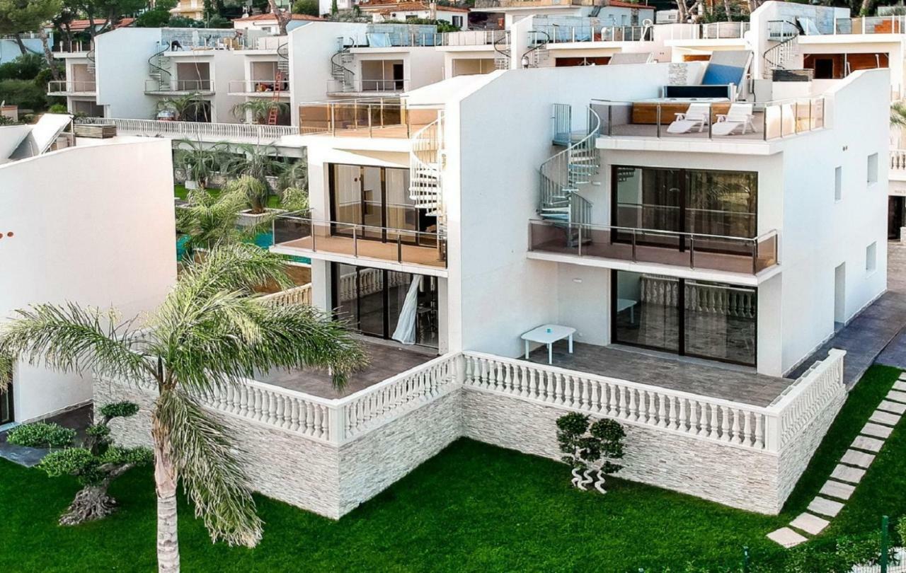 Calma Holiday Villas *