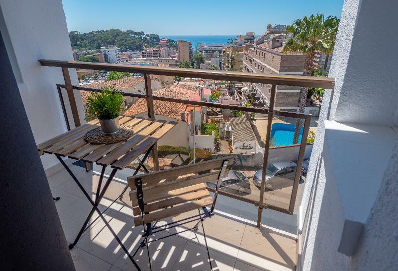 Ar Melrose Place Apartment