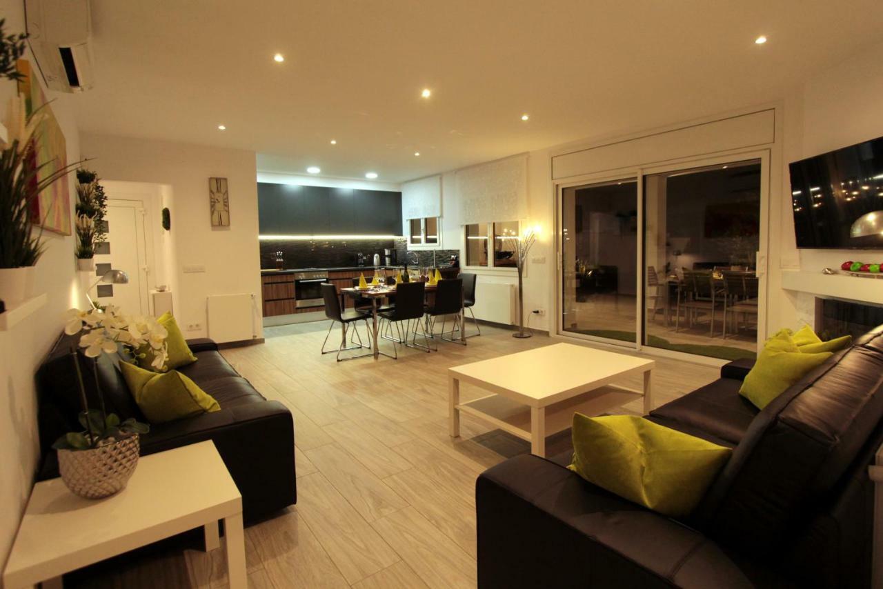Villa Leon Inmo Carmanso 68 - 12262 Ampuriabrava
