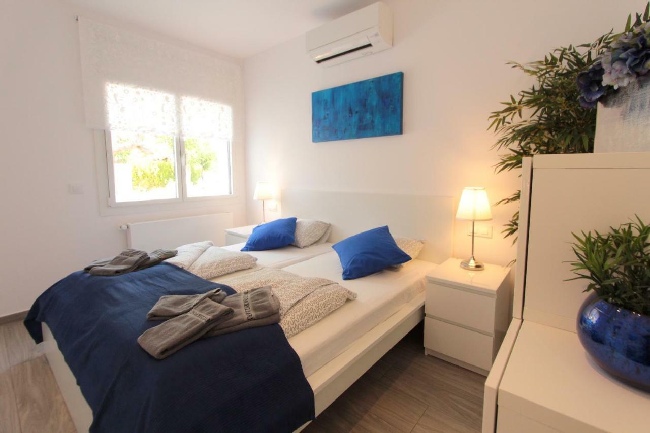 Villa Leon Inmo Carmanso 68 - 12262 Ampuriabrava