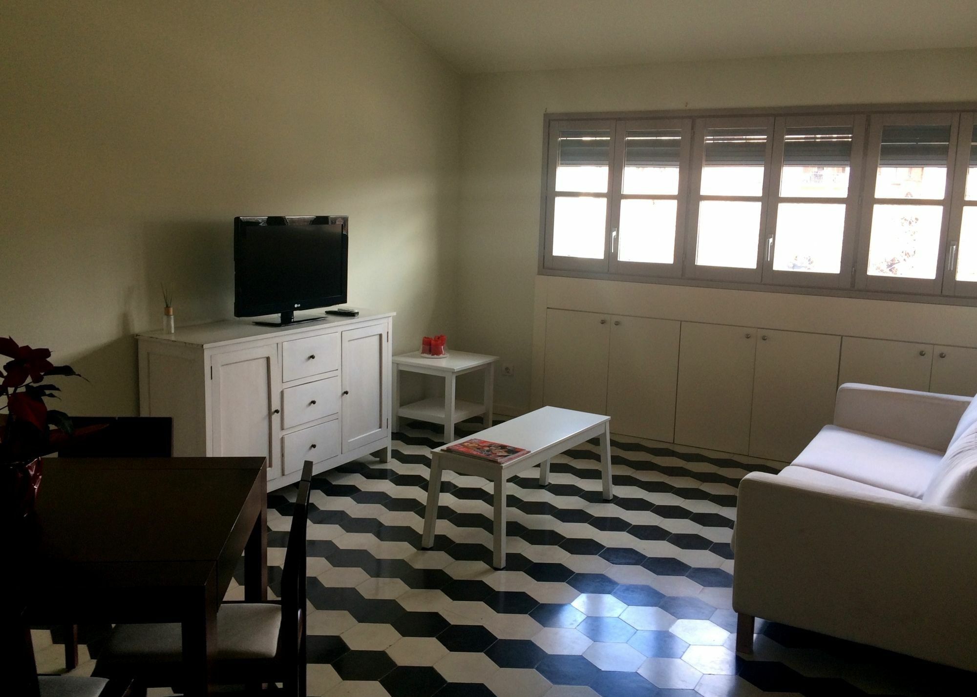 Hotel Moderno Sobre El Rio 3*