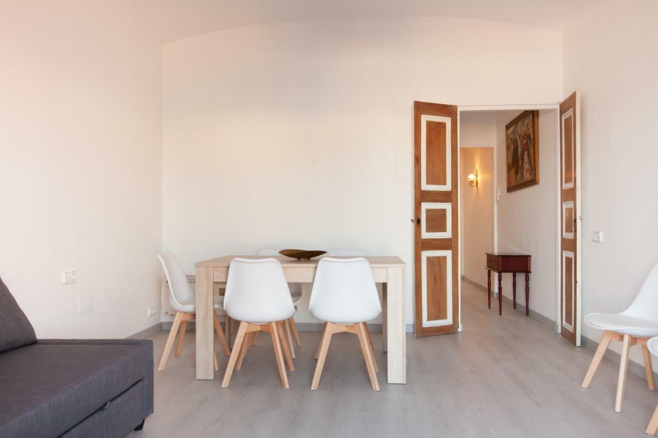 Akira Flats Llane Apartment
