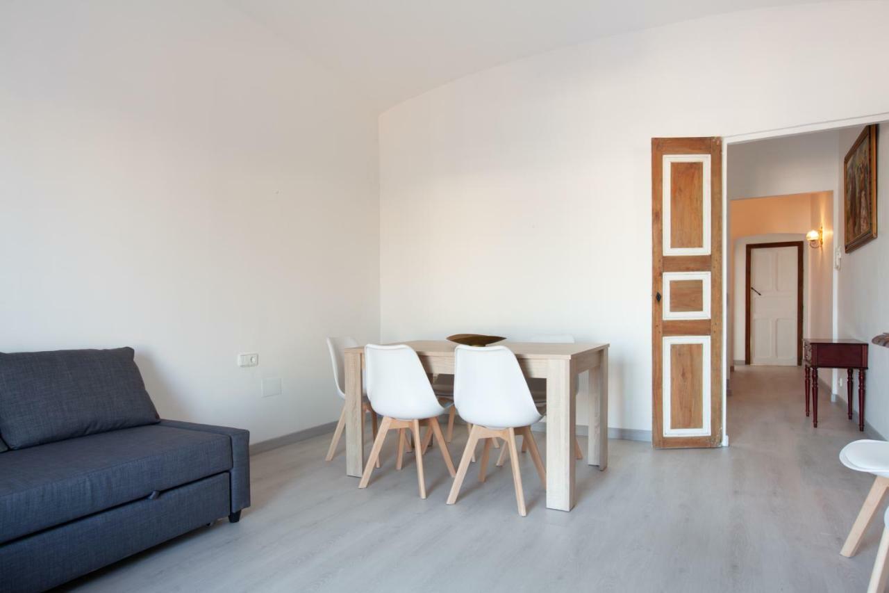 Akira Flats Llane Apartment *