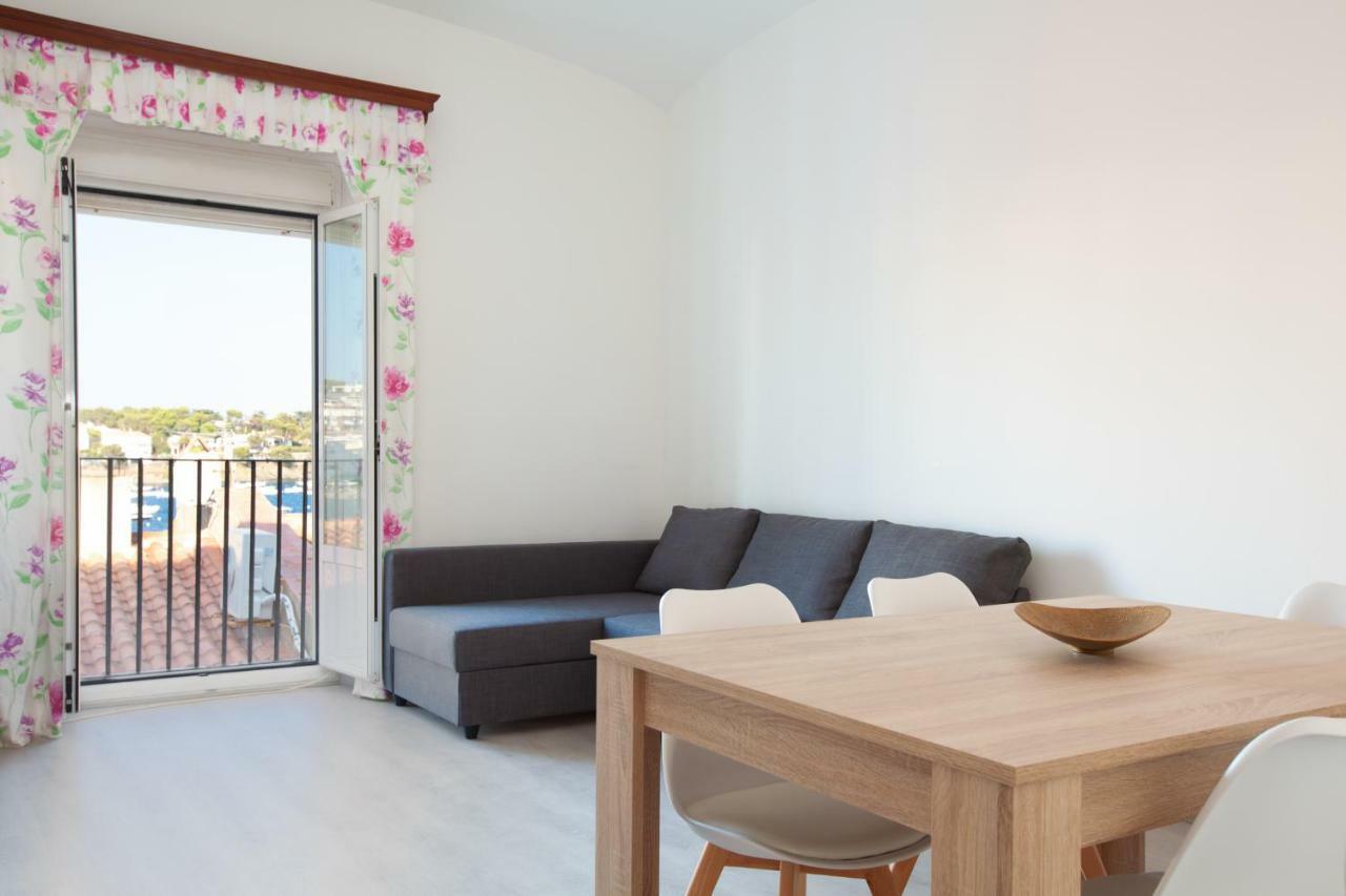 Akira Flats Llane Apartment *