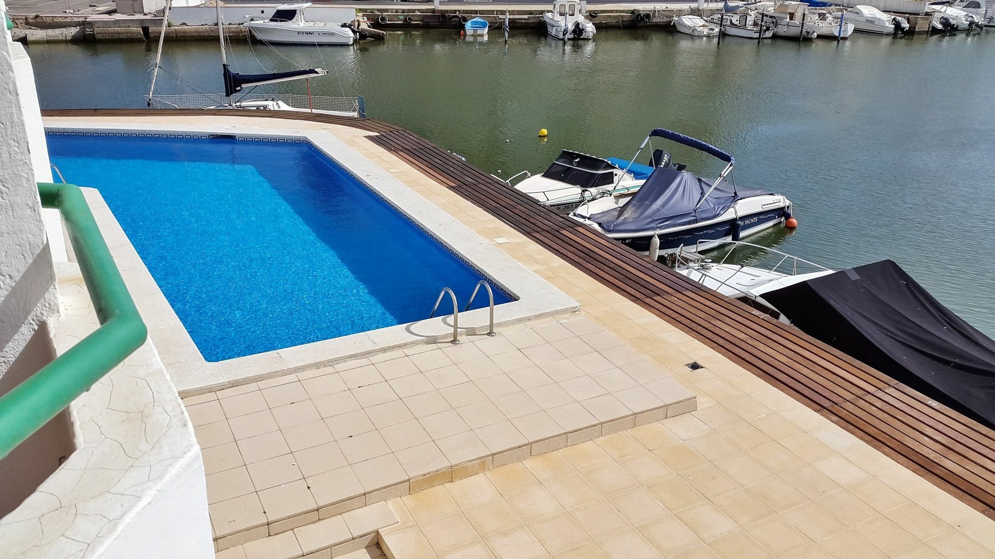 Dreamy Costa Brava With Pool, Balcony And Stunning View Of T Apartamento