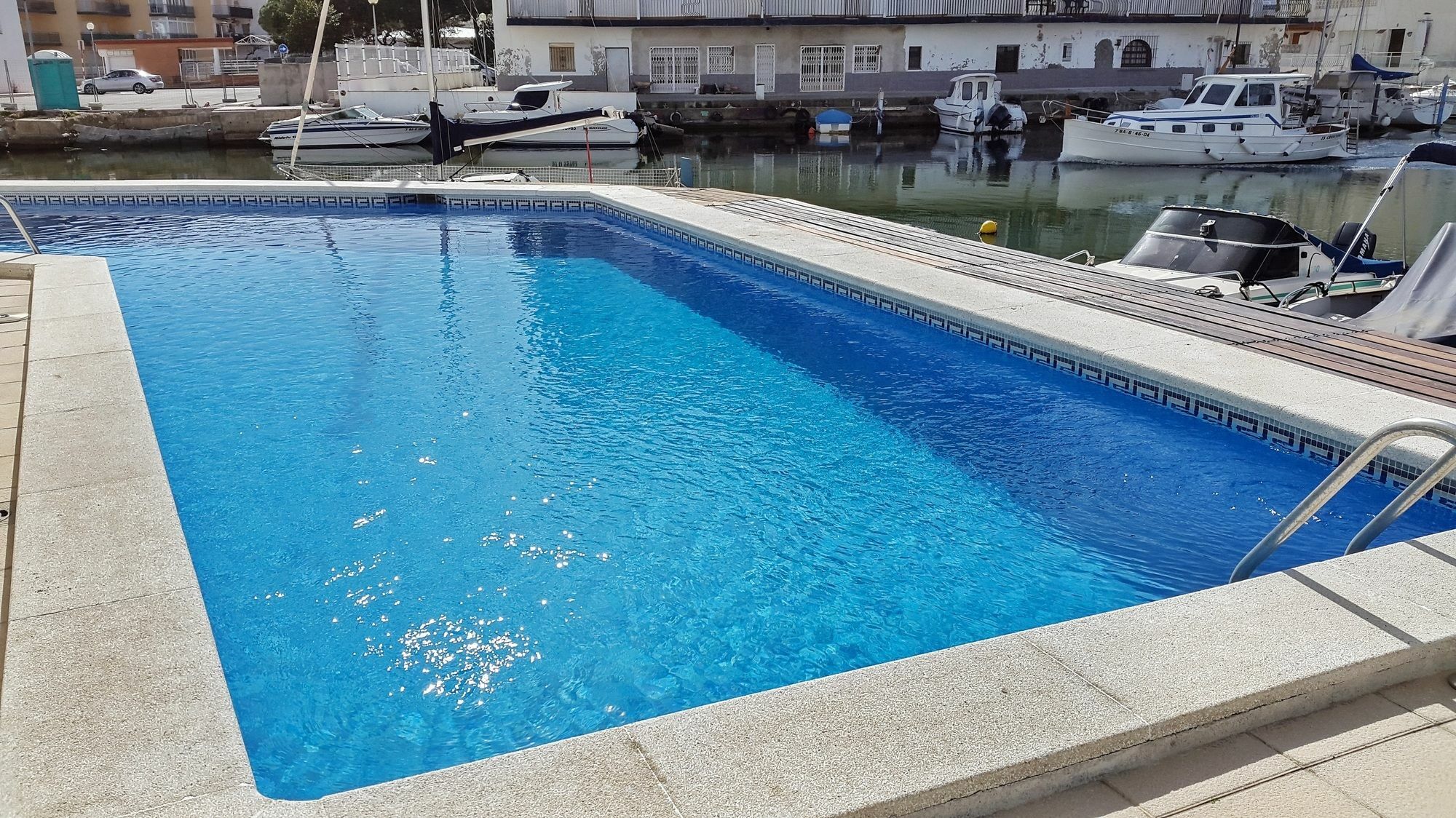 Dreamy Costa Brava With Pool, Balcony And Stunning View Of T Apartamento Rosas