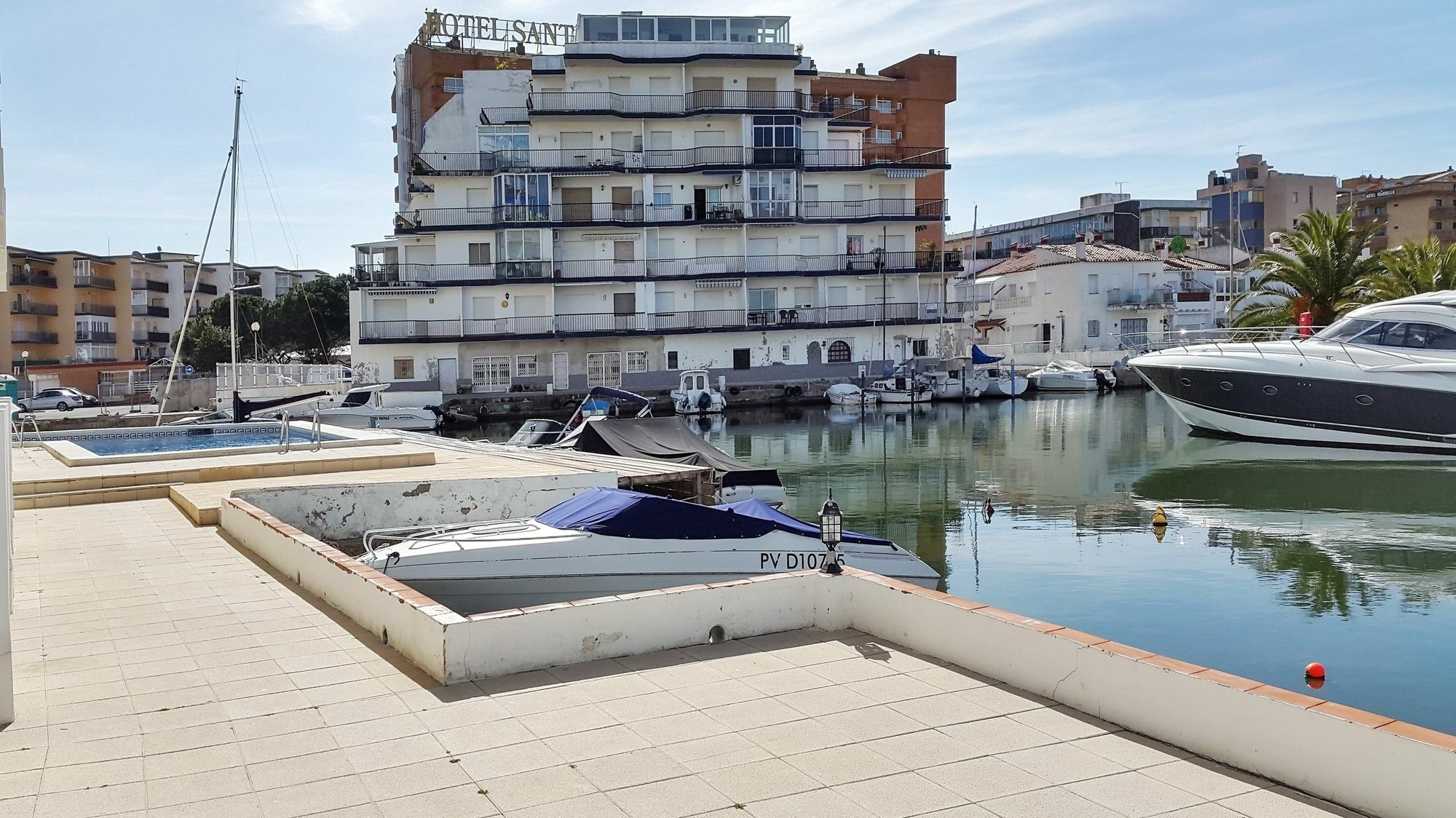 Apartamento Dreamy Costa Brava With Pool, Balcony And Stunning View Of T Rosas