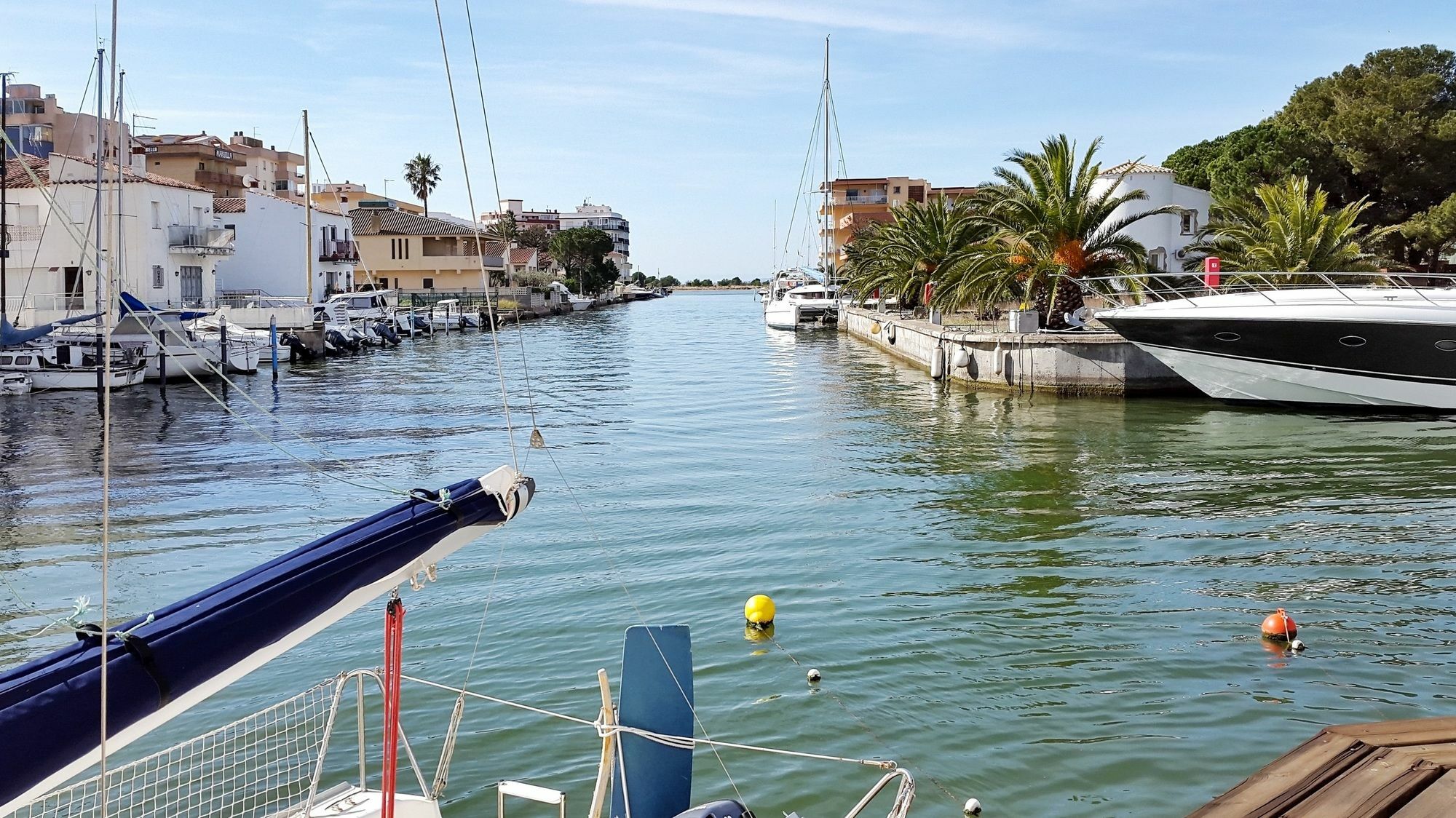 Dreamy Costa Brava With Pool, Balcony And Stunning View Of T Apartamento Rosas