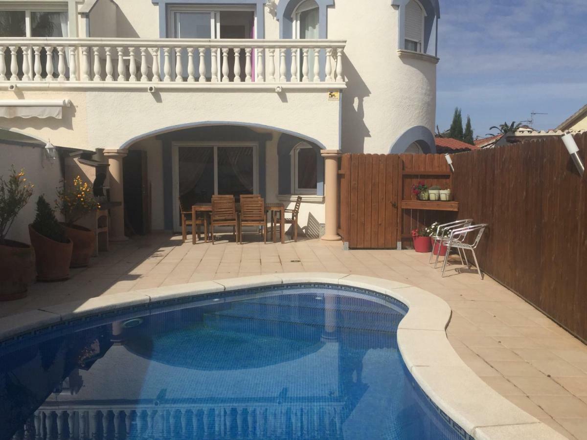 Raquel Koky Holiday home Empuriabrava