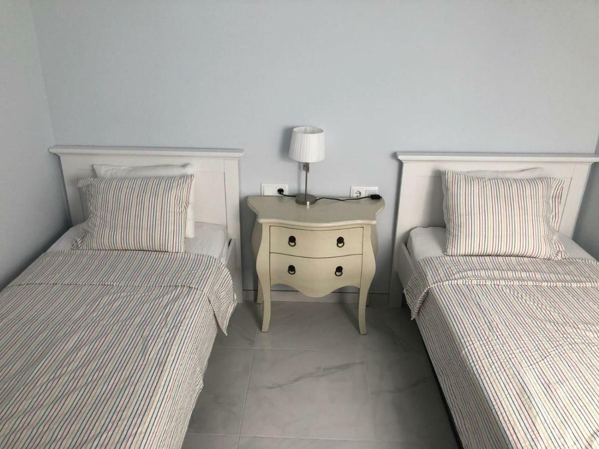 Apartment 2 Bedroom In The Old Town, Close To The *