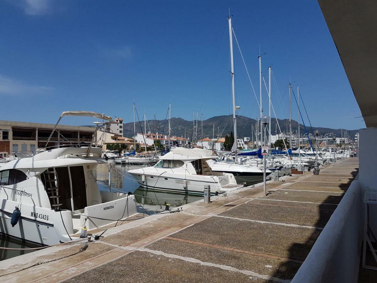 Marina 2 * Rosas