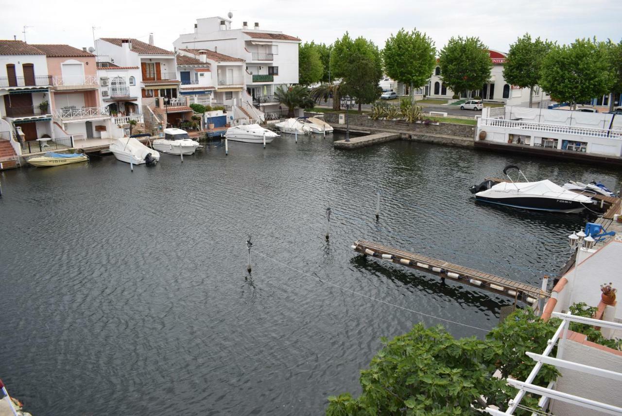 Con Bonitas Vistas Al Canal Ref 337 Empuriabrava